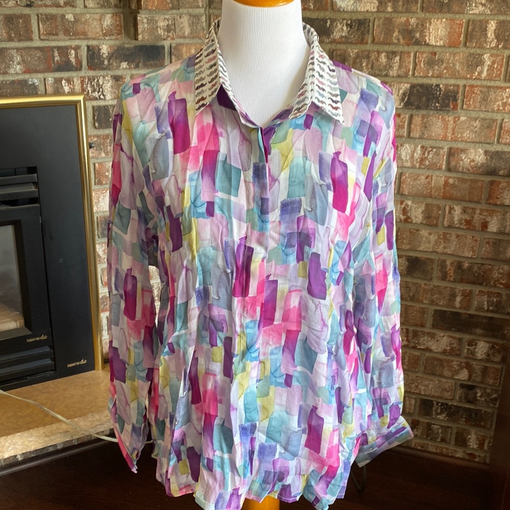 COPY - APNY button-up long sleeved collared shirt. Wow - SO fun!! Two great fab…